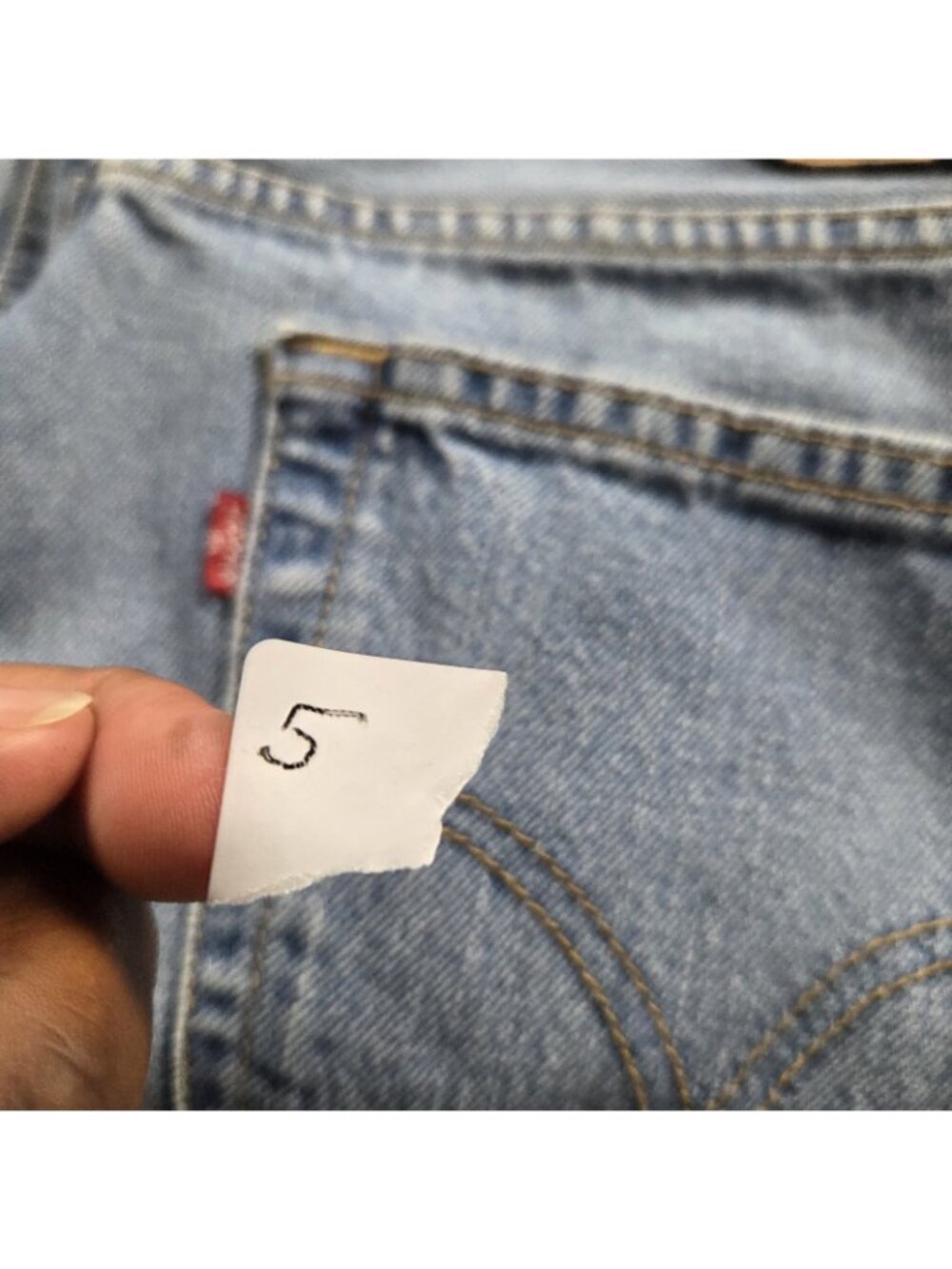 Levis 560 Jeans Mens 36x34 Medium Wash Blue Denim Comfort Fit Relaxed Tapered - Picture 7 of 8